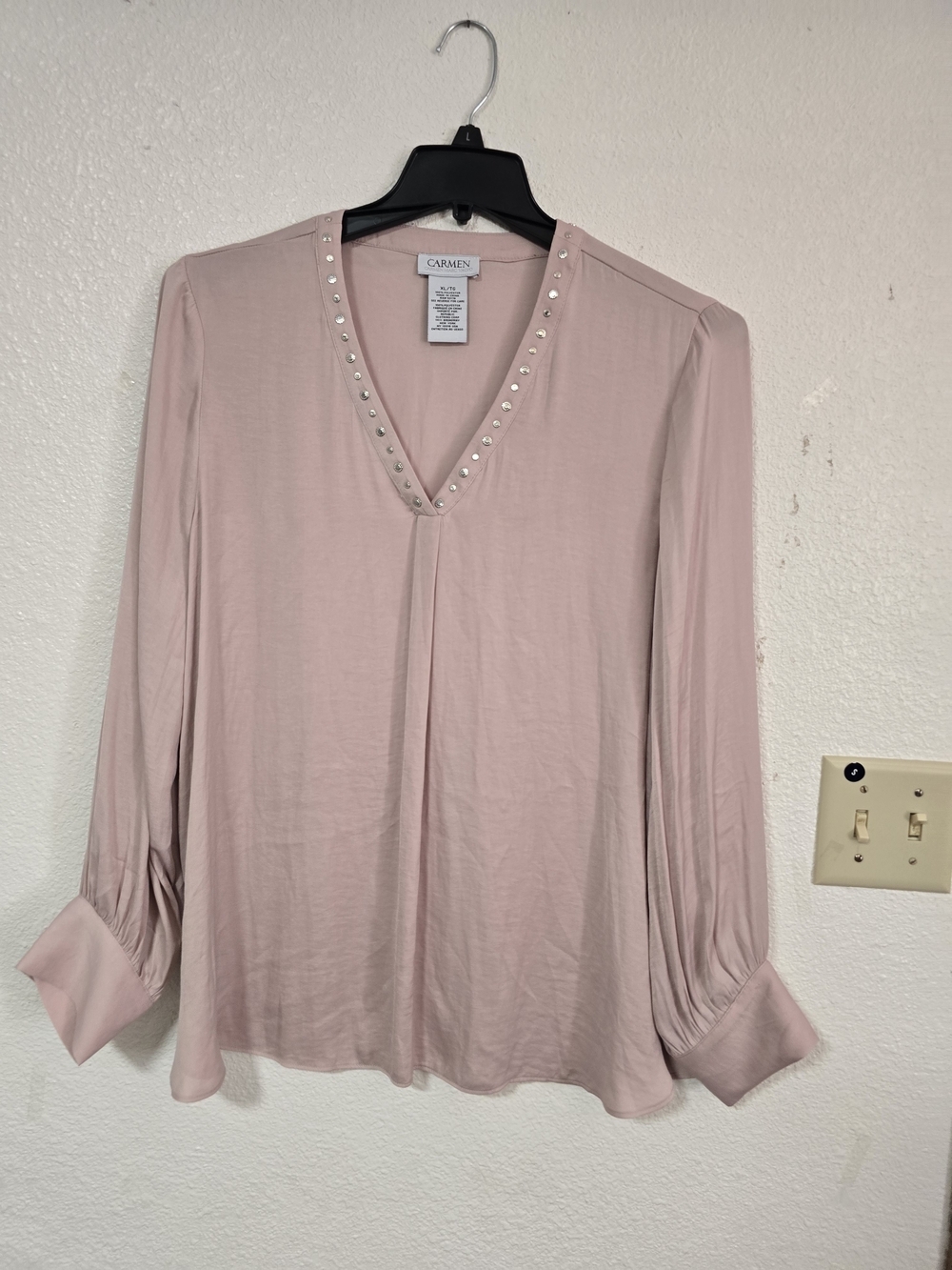 Carmen Marc Valvo Pale Pink V-Neck Blouse with Gem Trim - Picture 2 of 13